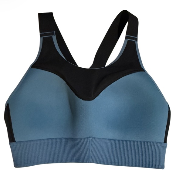 On Women's Performance Bra - Picture 8 of 11